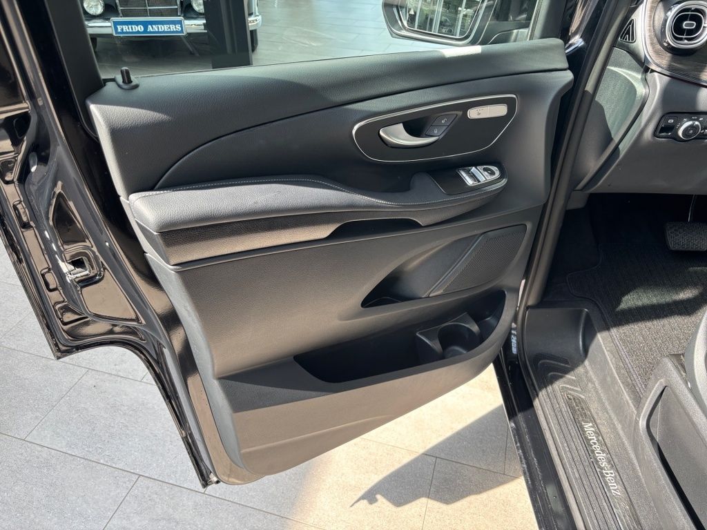 Mercedes-Benz V 300 2025 г. Чёрный, пробег 49018 км