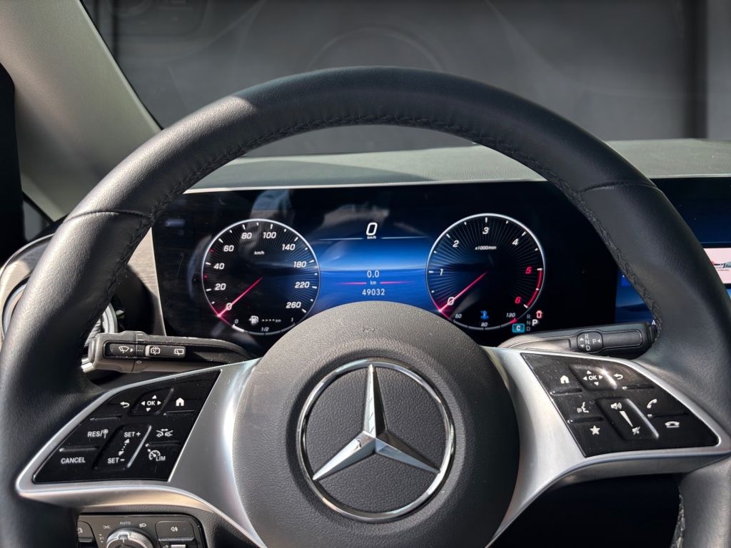 Mercedes-Benz V 300 2025 г. Чёрный, пробег 49018 км