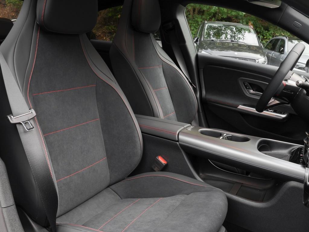 Mercedes-Benz CLA 200 2026 г. Чёрный, пробег 9500 км