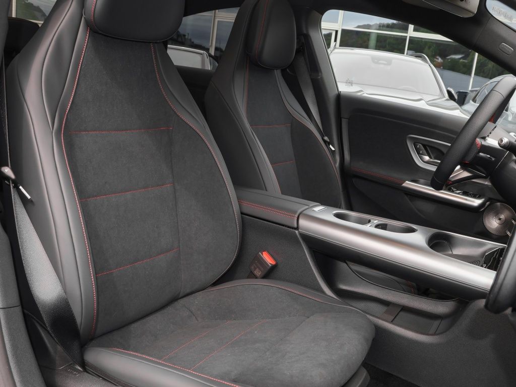 Mercedes-Benz CLA 220 2026 г. Чёрный, пробег 9500 км