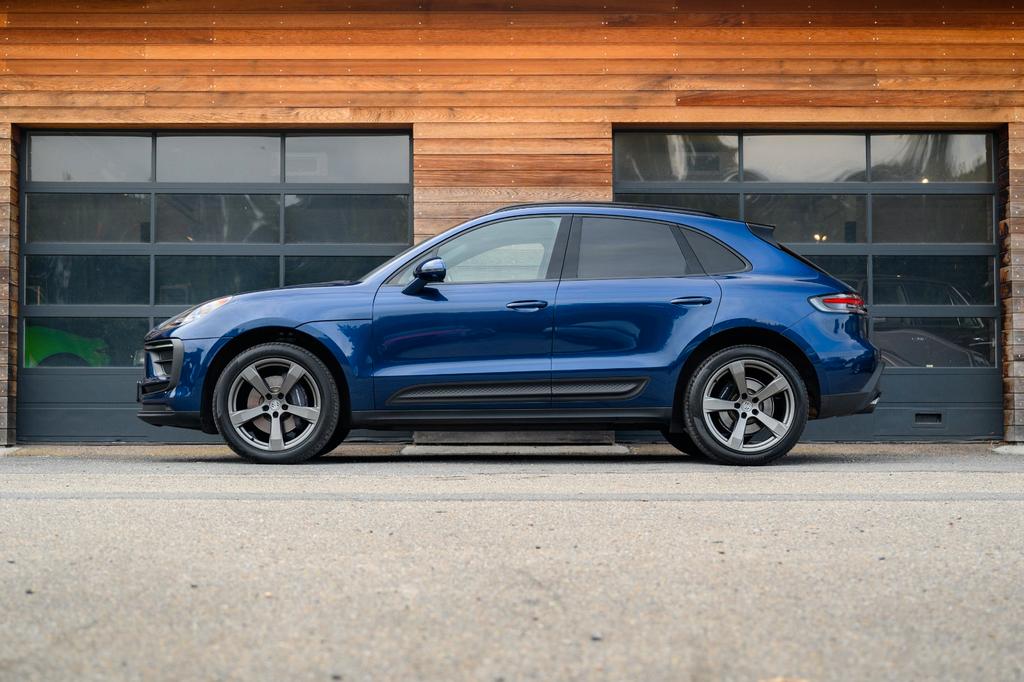 Porsche Macan 2021 г. Синий, пробег 35000 км