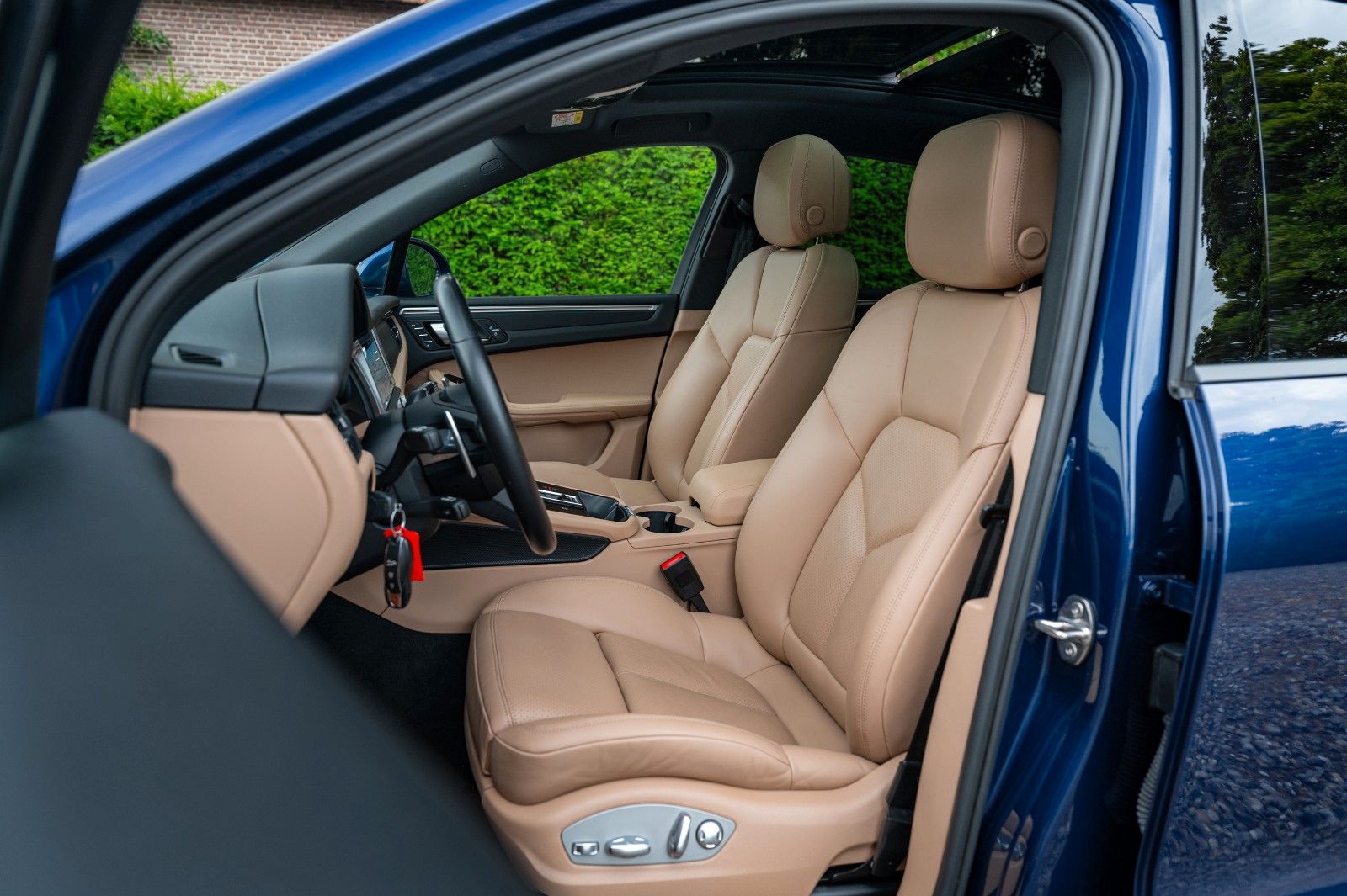 Porsche Macan 2021 г. Синий, пробег 35000 км