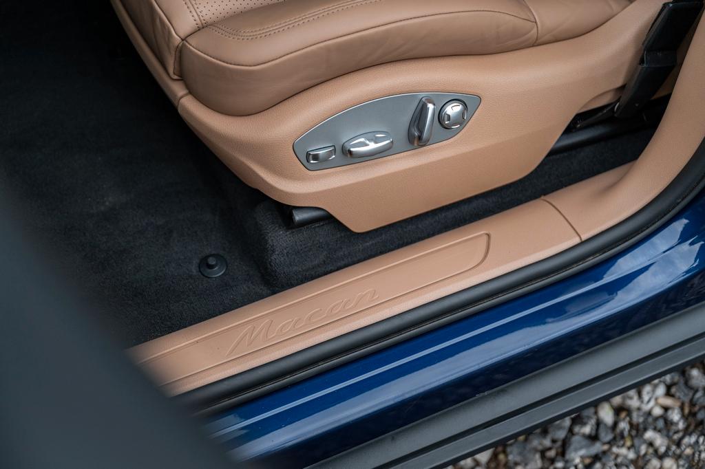 Porsche Macan 2021 г. Синий, пробег 35000 км