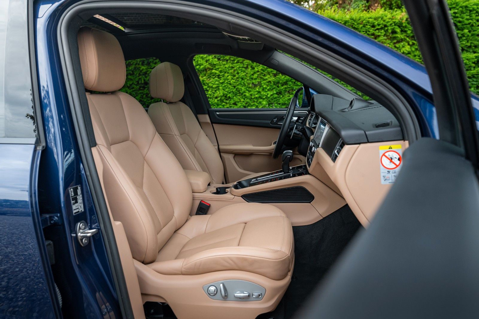 Porsche Macan 2021 г. Синий, пробег 35000 км