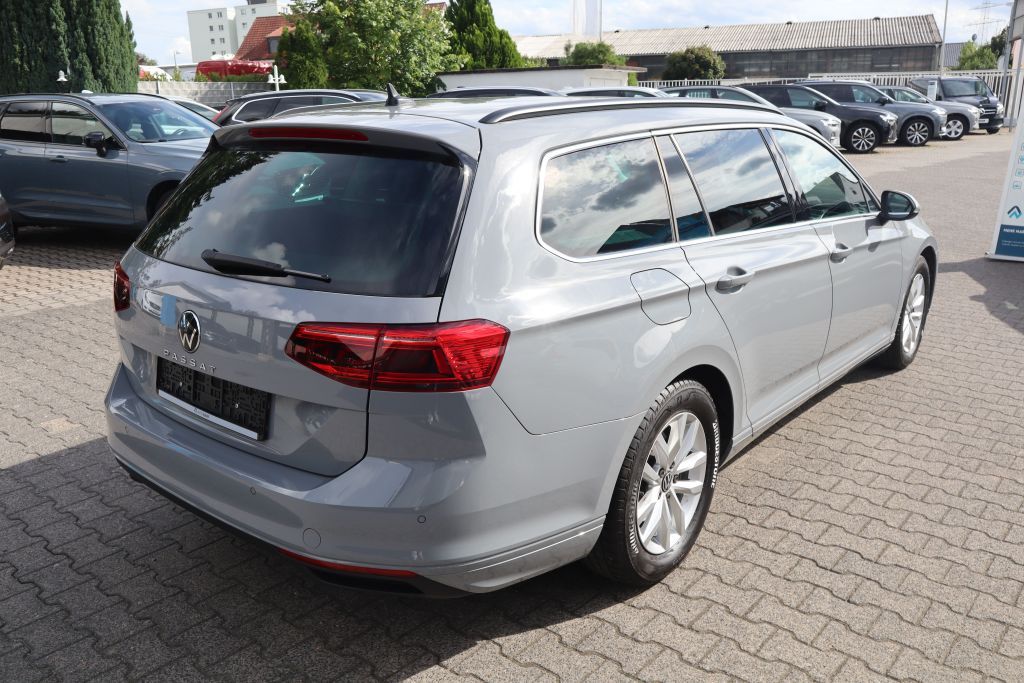 Volkswagen PASSAT VARIANT 2023 г. Белый, пробег 44305 км