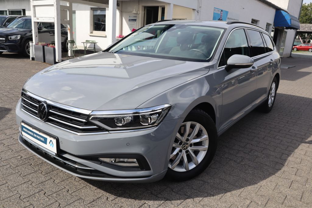 Volkswagen PASSAT VARIANT 2023 г. Белый, пробег 44305 км