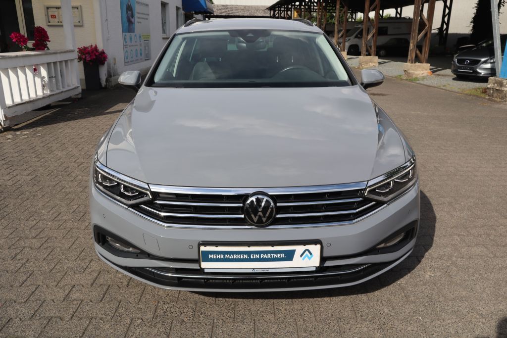 Volkswagen PASSAT VARIANT 2023 г. Белый, пробег 44305 км