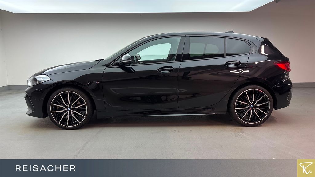 BMW 120 2023 г. Чёрный, пробег 37061 км
