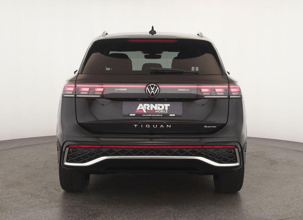 Volkswagen Tiguan 2024 г. Чёрный, пробег 33800 км