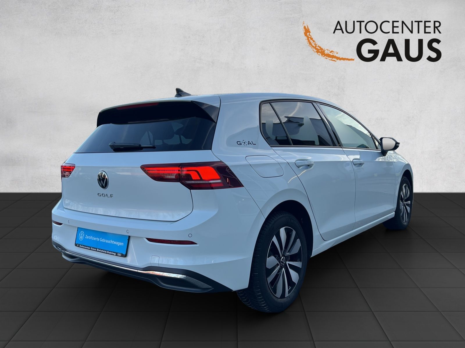 Volkswagen Golf 2025 г. Белый, пробег 9762 км