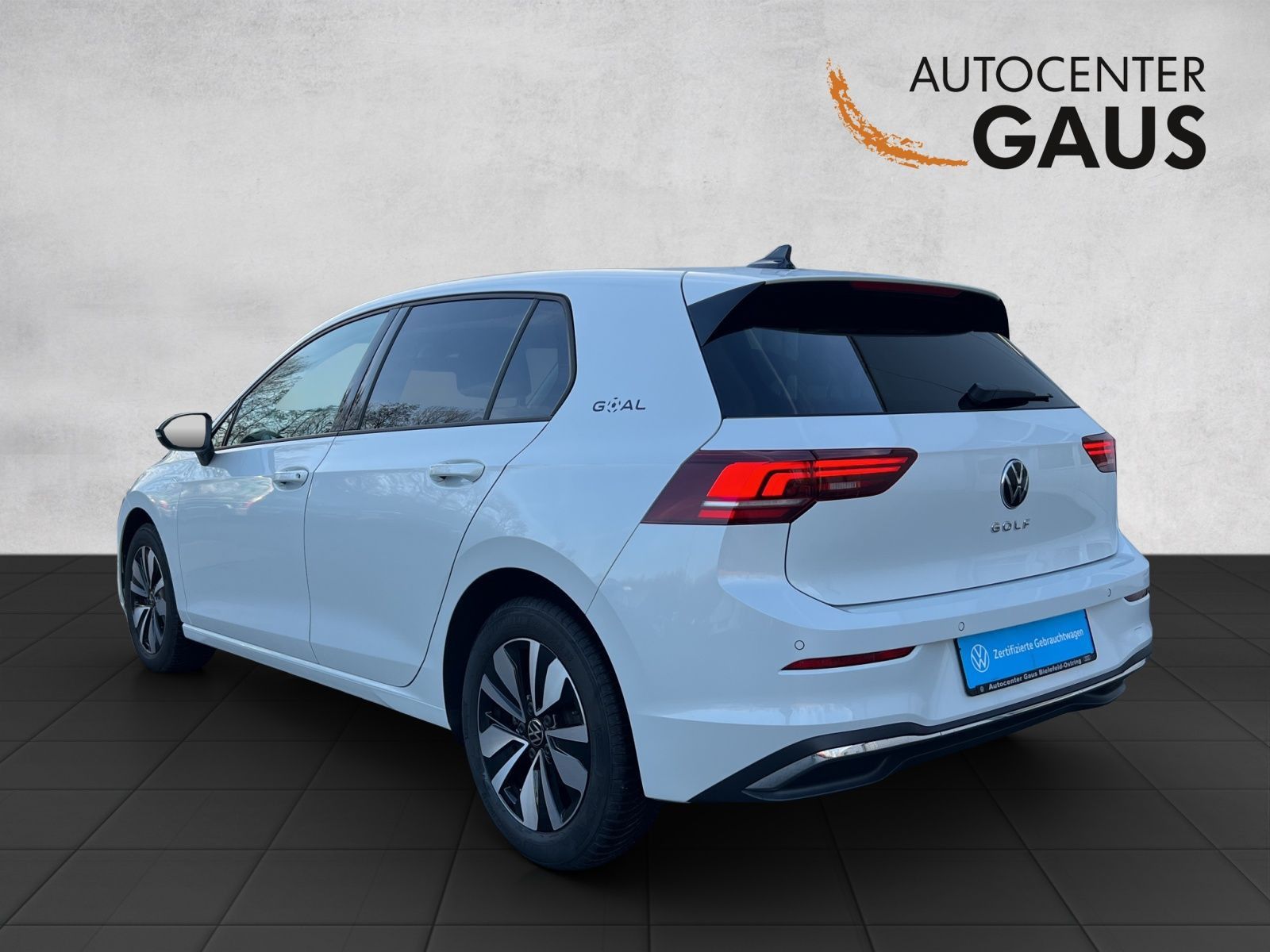 Volkswagen Golf 2025 г. Белый, пробег 9762 км