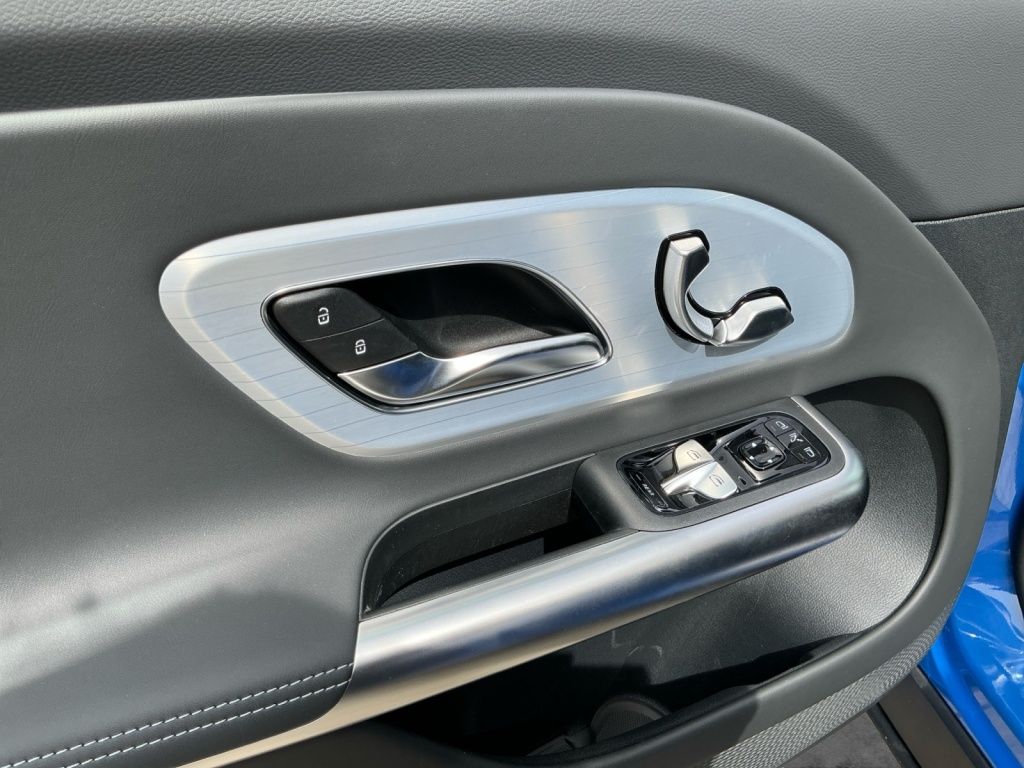 Mercedes-Benz GLB 200 2026 г. Синий, пробег 8000 км