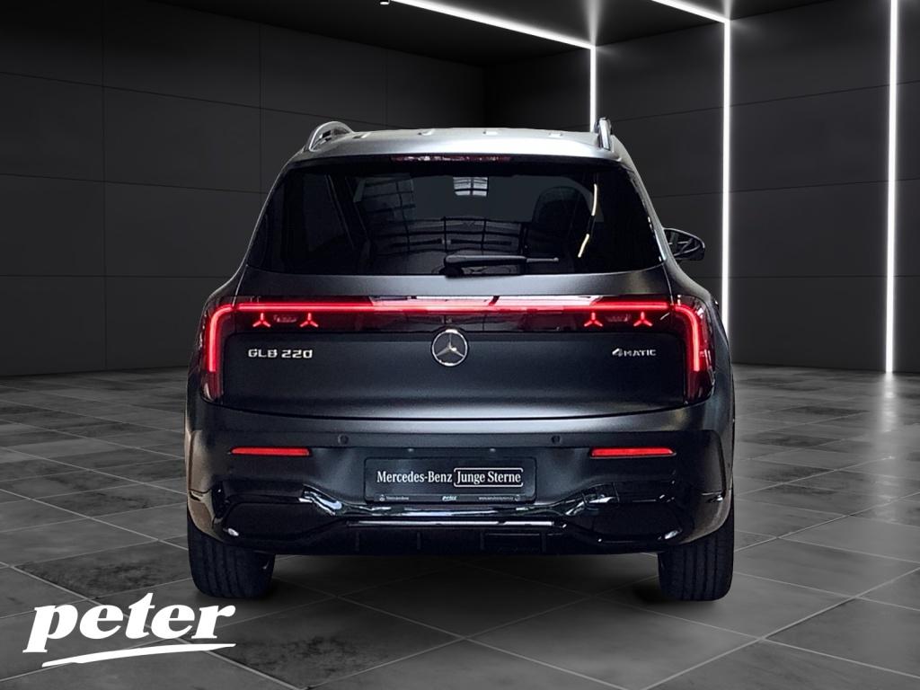 Mercedes-Benz GLB 220 2026 г. Чёрный, пробег 8000 км