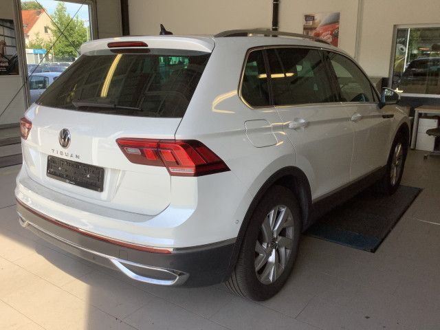 Volkswagen Tiguan 2023 г. Белый, пробег 50021 км