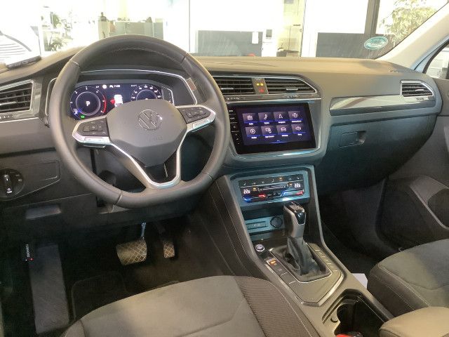 Volkswagen Tiguan 2023 г. Белый, пробег 50021 км