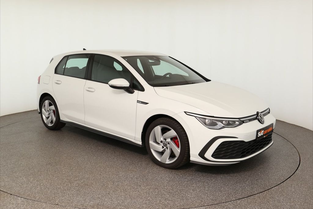 Volkswagen Golf 2024 г. Белый, пробег 22901 км
