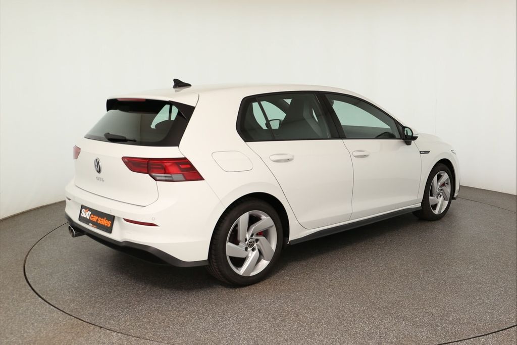 Volkswagen Golf 2024 г. Белый, пробег 22901 км
