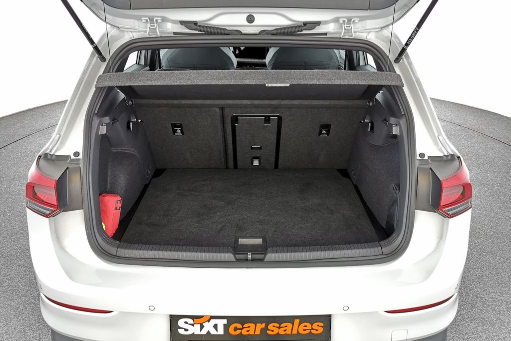 Volkswagen Golf 2024 г. Белый, пробег 22901 км