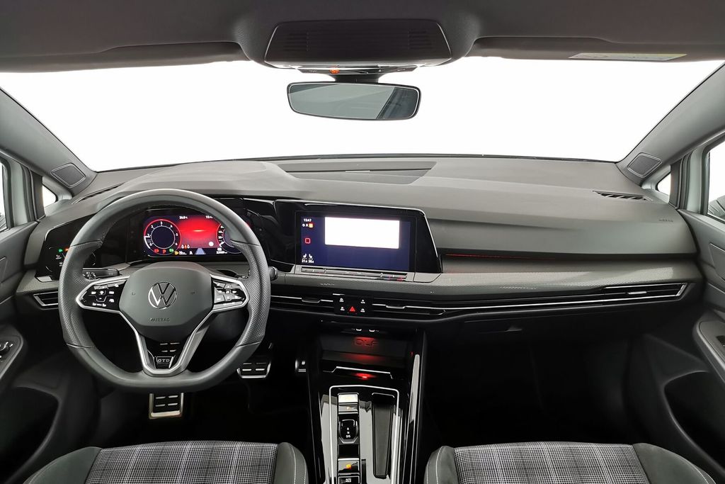 Volkswagen Golf 2024 г. Белый, пробег 22901 км