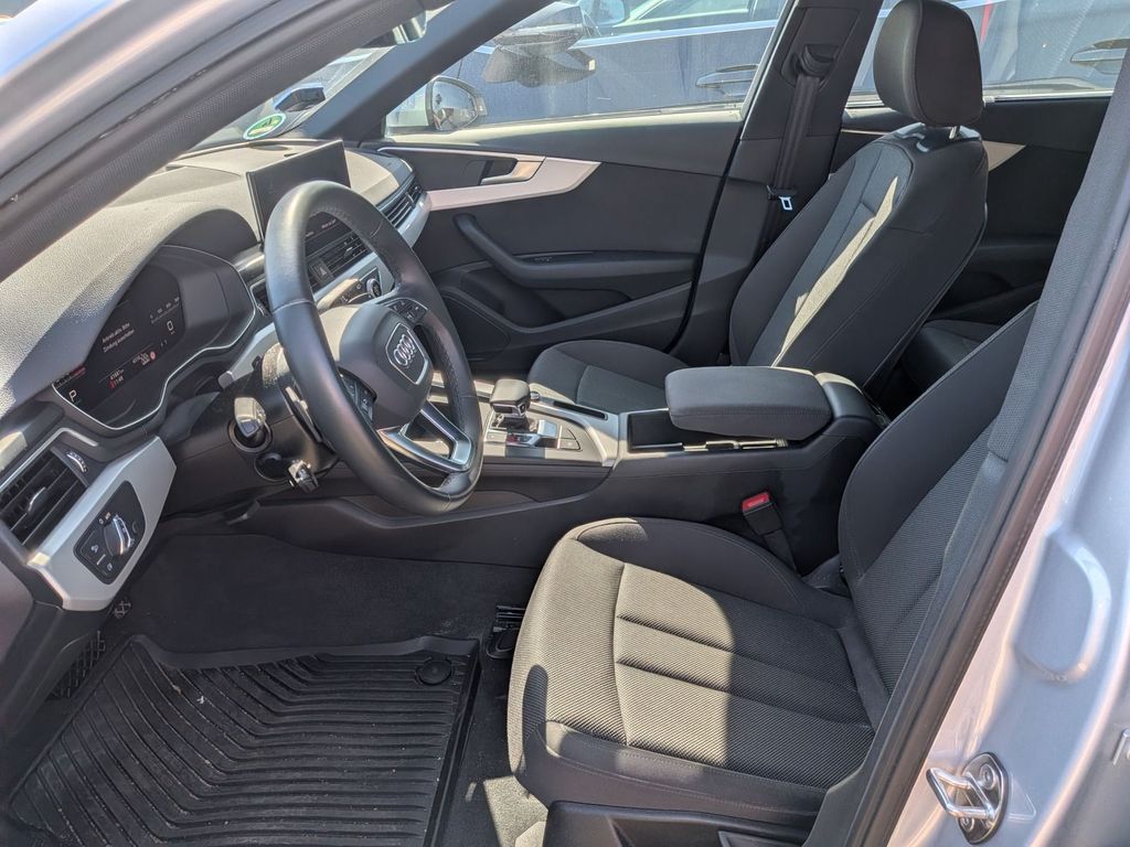 Audi A4 2024 г. Серебристый, пробег 41720 км