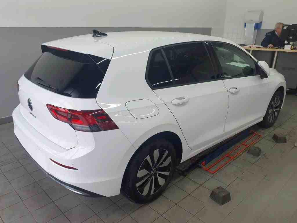 Volkswagen Golf 2024 г. Белый, пробег 22290 км