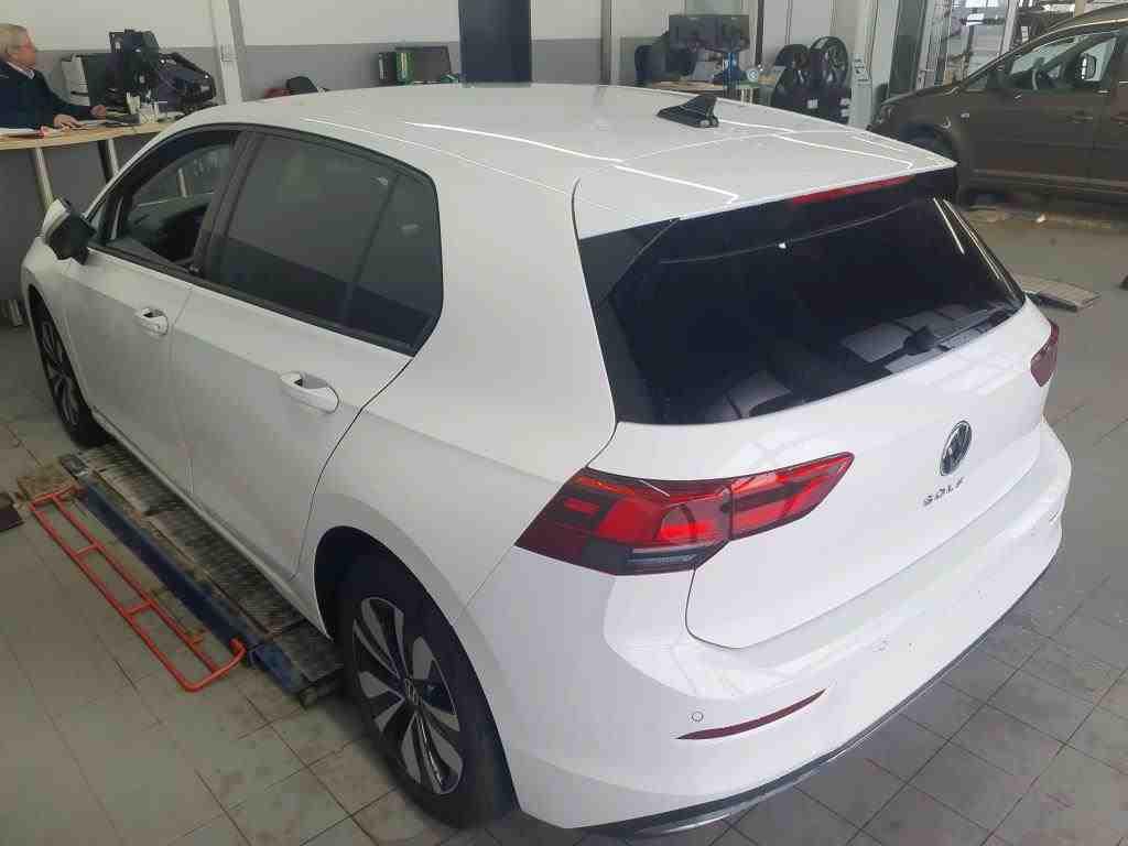 Volkswagen Golf 2024 г. Белый, пробег 22290 км