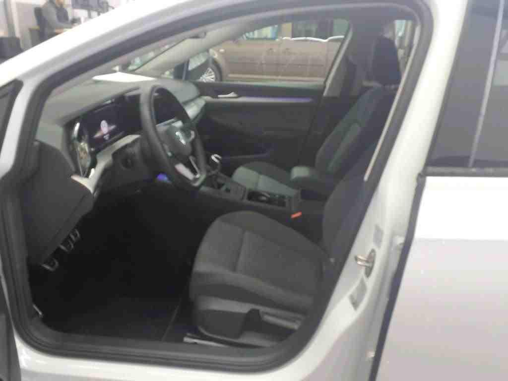 Volkswagen Golf 2024 г. Белый, пробег 22290 км