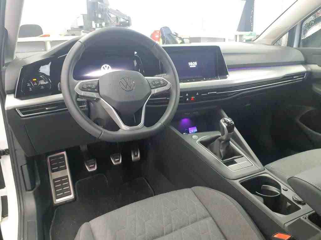 Volkswagen Golf 2024 г. Белый, пробег 22290 км