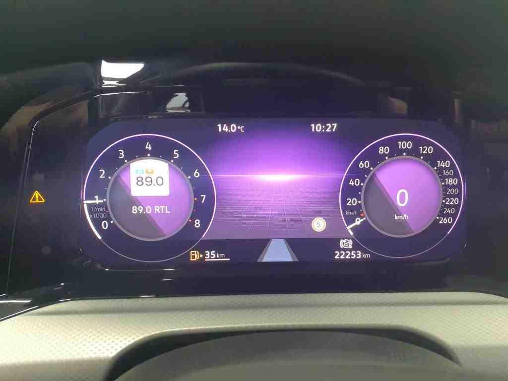 Volkswagen Golf 2024 г. Белый, пробег 22290 км