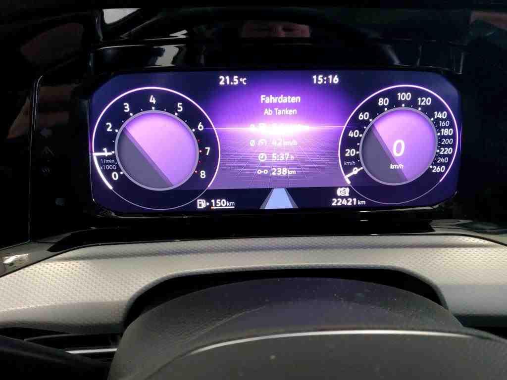 Volkswagen Golf 2024 г. Серый, пробег 22460 км