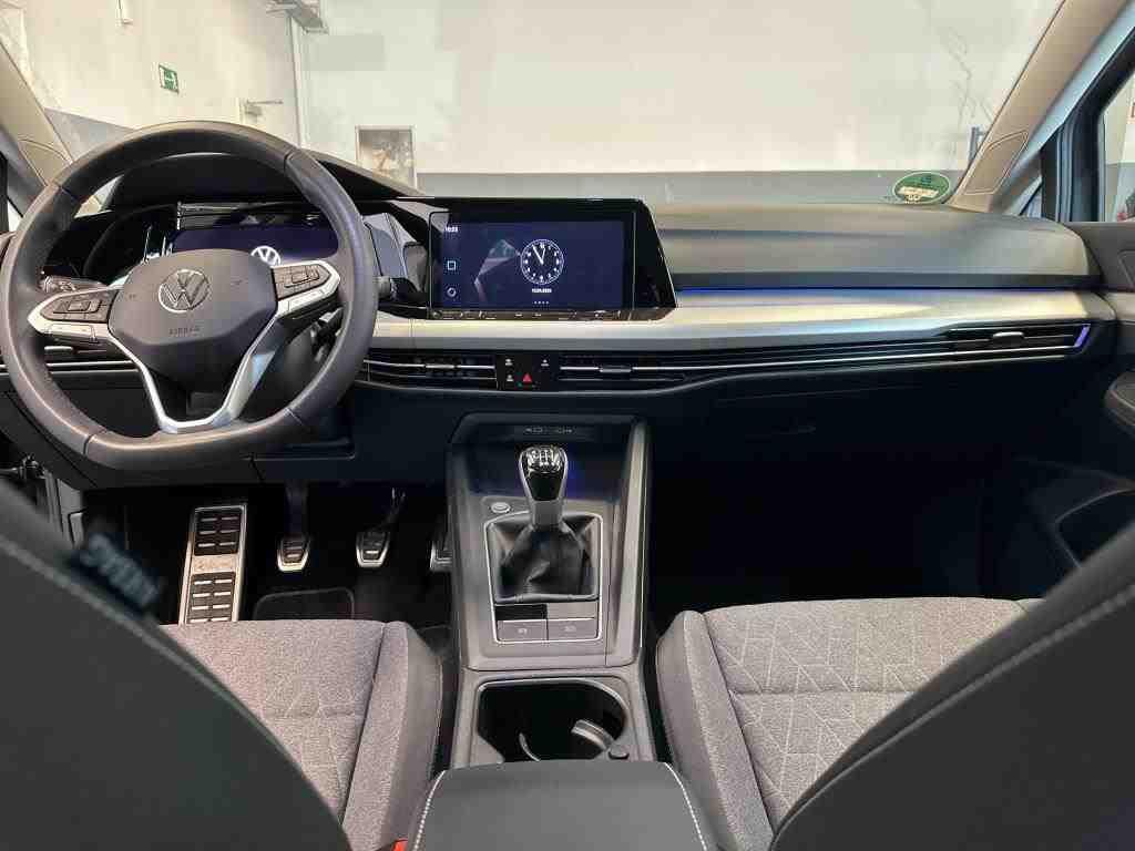 Volkswagen Golf 2024 г. Серый, пробег 23110 км
