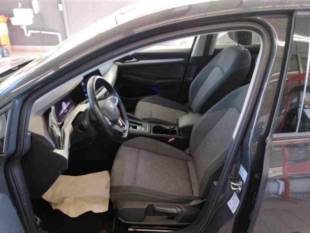 Volkswagen Golf 2024 г. Серый, пробег 41120 км