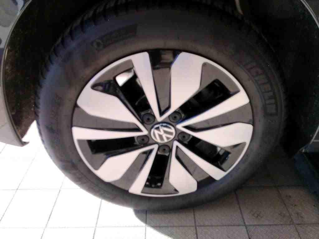 Volkswagen Golf 2024 г. Серый, пробег 41120 км