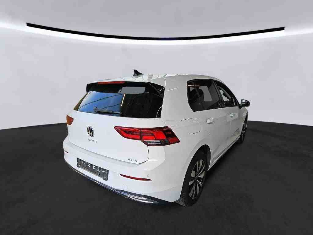 Volkswagen Golf 2024 г. Белый, пробег 19560 км