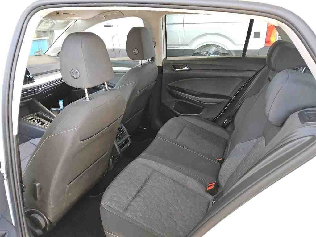 Volkswagen Golf 2024 г. Белый, пробег 19560 км