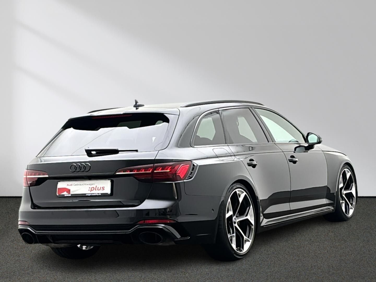 Audi RS4 2023 г. Чёрный, пробег 19576 км
