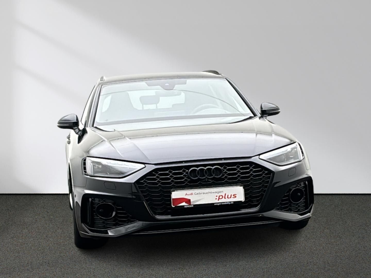 Audi RS4 2023 г. Чёрный, пробег 19576 км