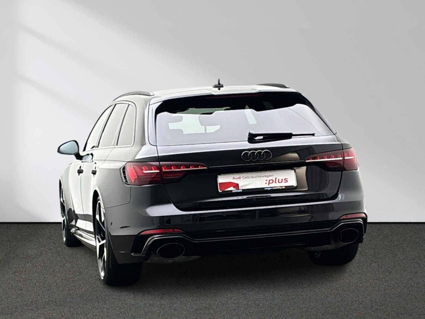 Audi RS4 2023 г. Чёрный, пробег 19576 км