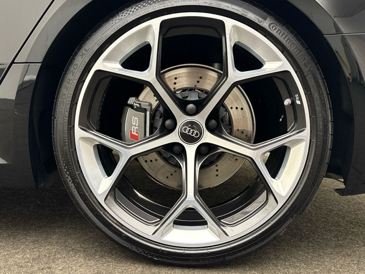 Audi RS4 2023 г. Чёрный, пробег 19576 км