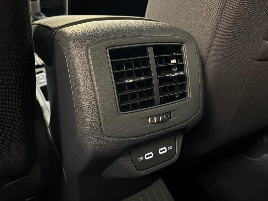 Volkswagen T-Roc 2024 г. Чёрный, пробег 55412 км