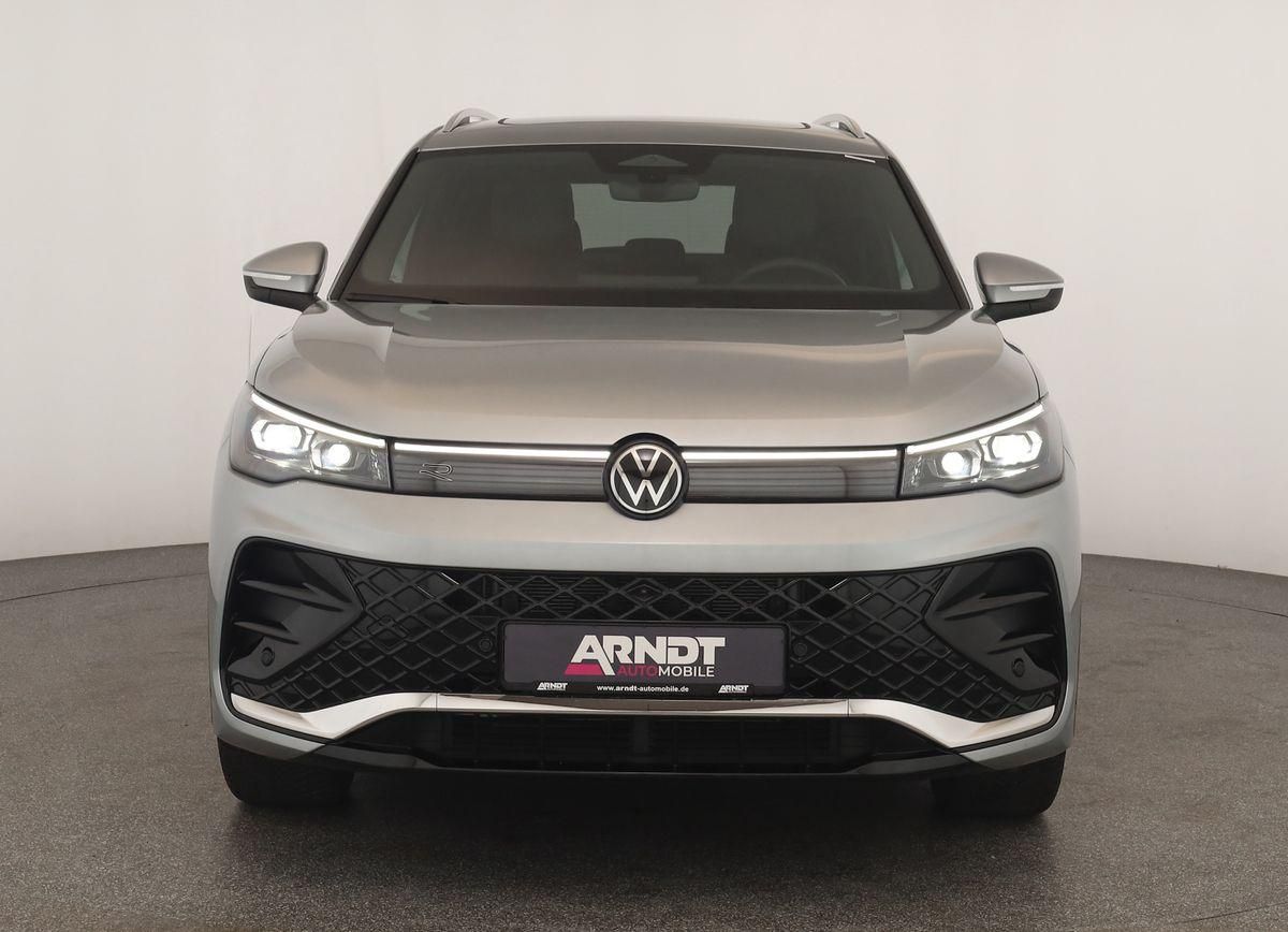 Volkswagen Tiguan 2024 г. Серебристый, пробег 37700 км