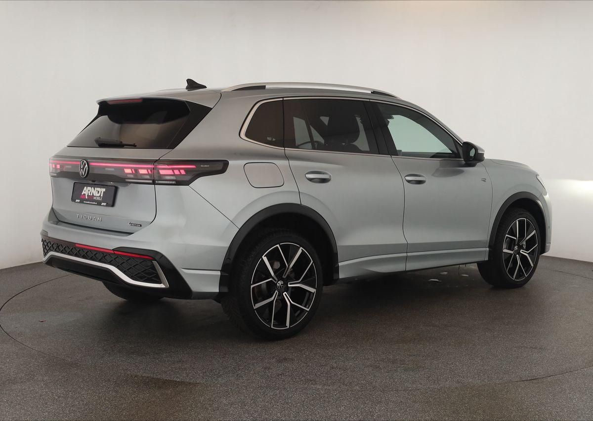 Volkswagen Tiguan 2024 г. Серебристый, пробег 37700 км