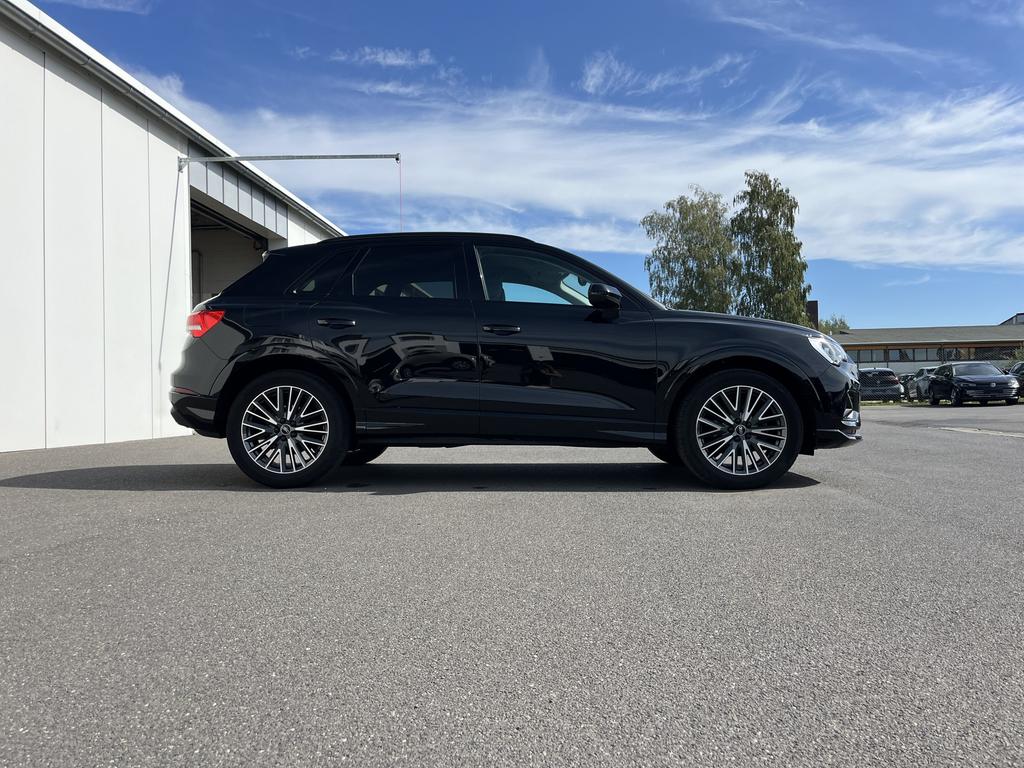 Audi Q3 2022 г. Чёрный, пробег 42575 км