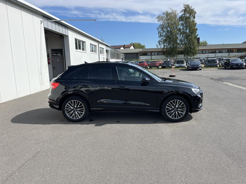 Audi Q3 2022 г. Чёрный, пробег 42575 км