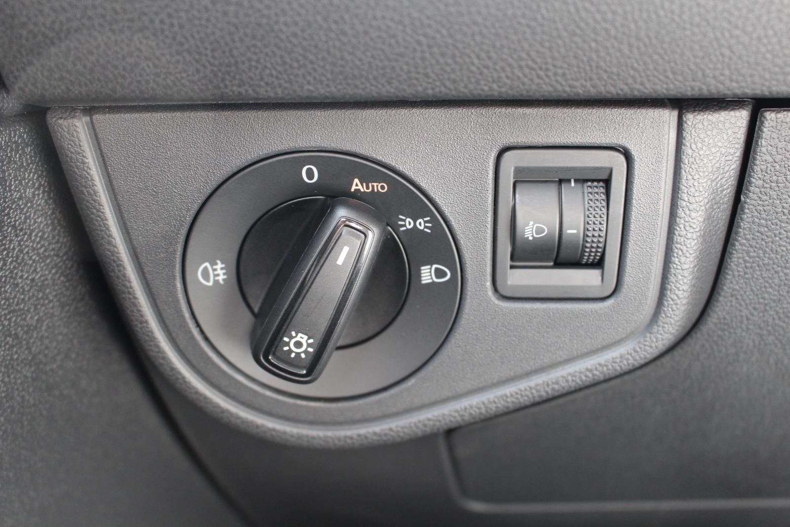 Volkswagen Polo 2024 г. Белый, пробег 56582 км