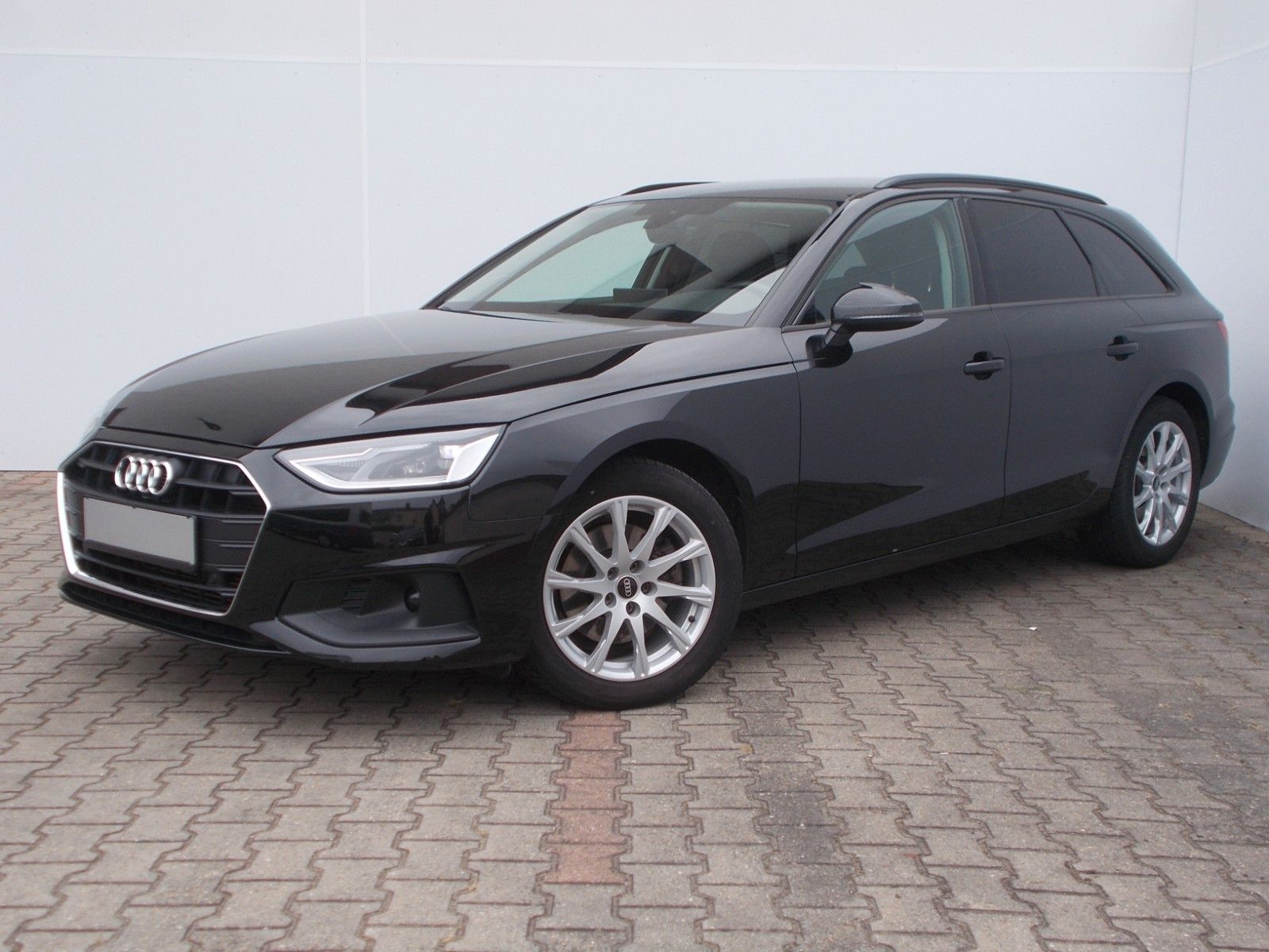 Audi A4 2022 г. Чёрный, пробег 53117 км