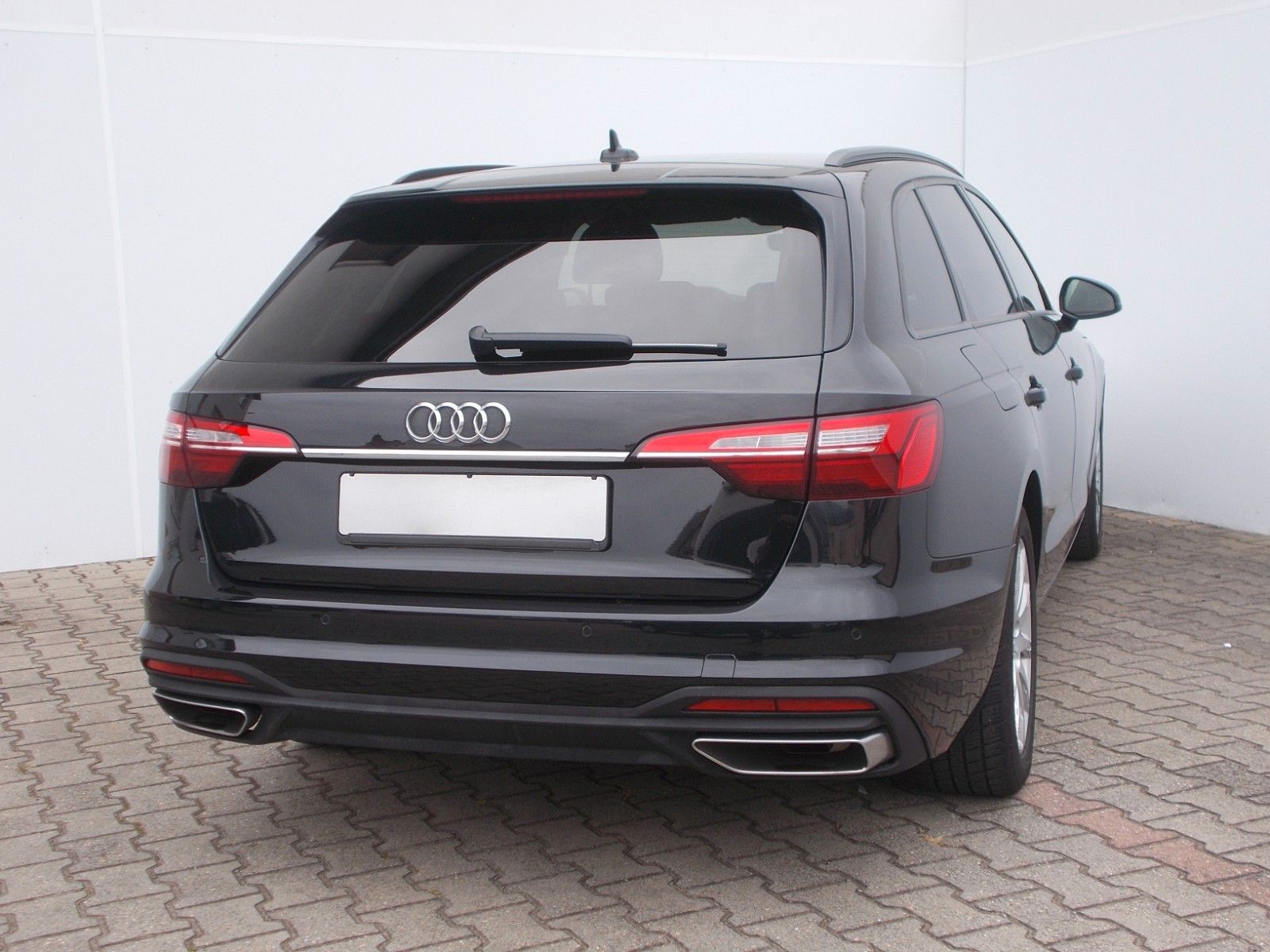 Audi A4 2022 г. Чёрный, пробег 53117 км