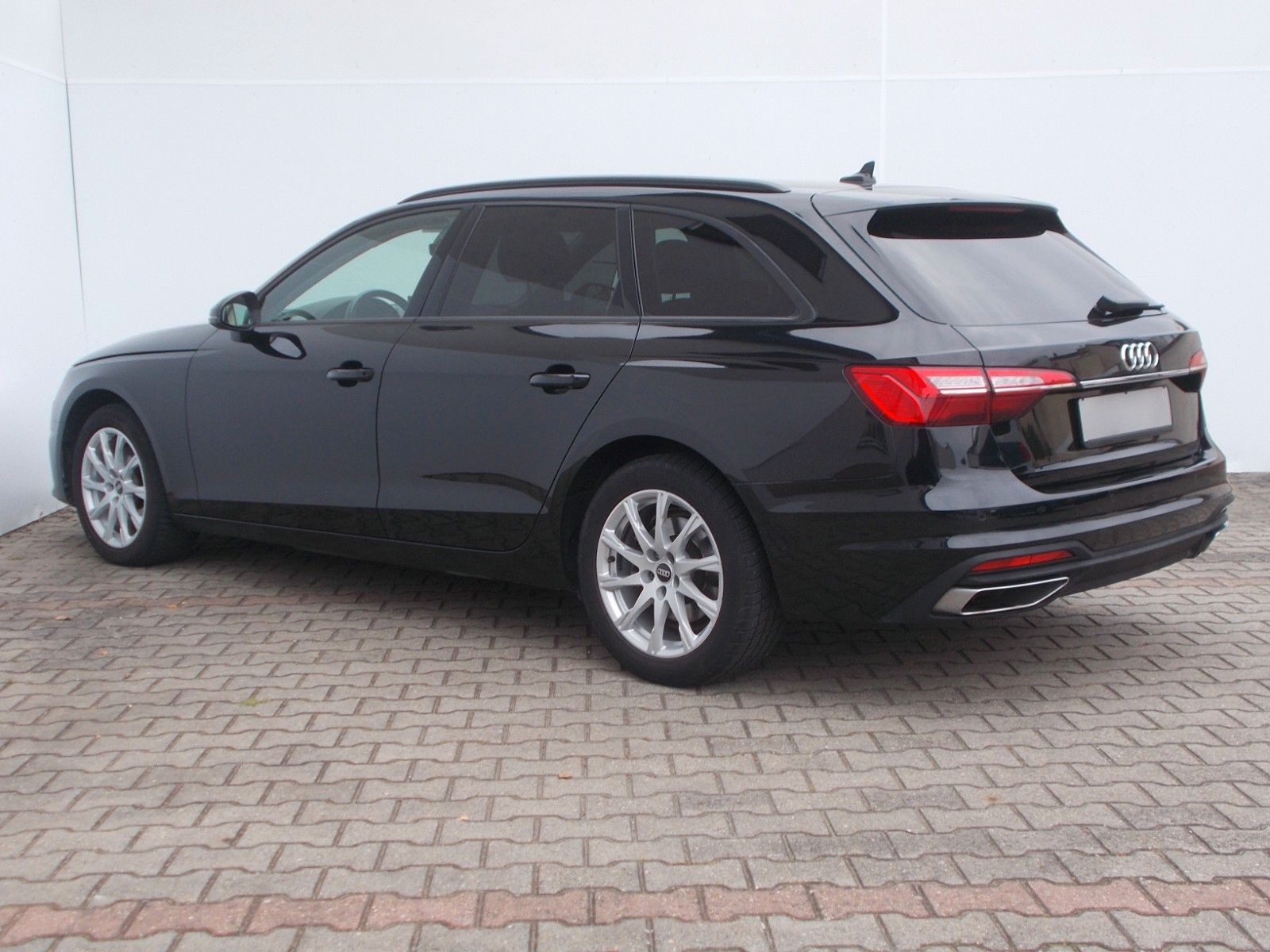 Audi A4 2022 г. Чёрный, пробег 53117 км
