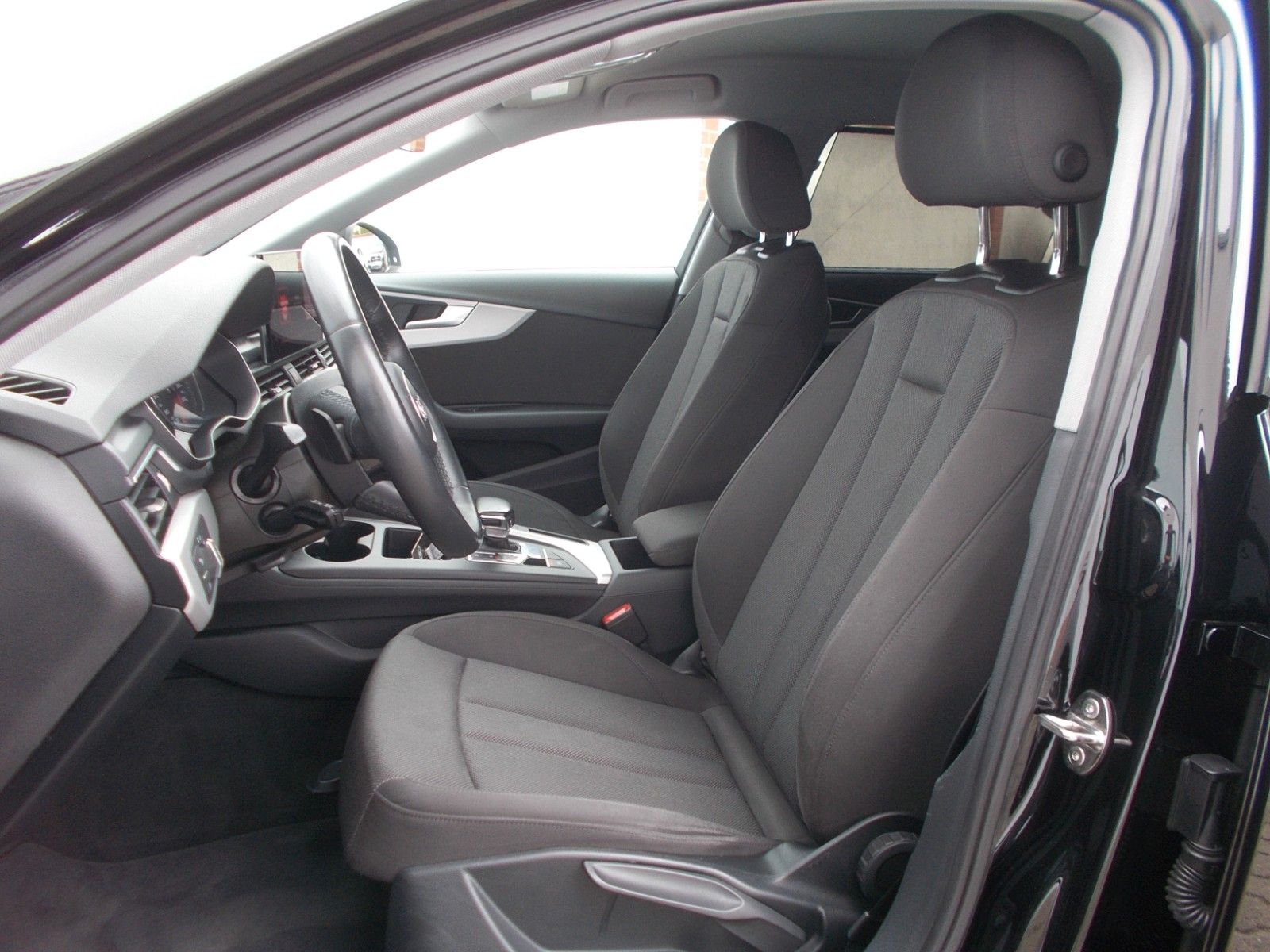 Audi A4 2022 г. Чёрный, пробег 53117 км