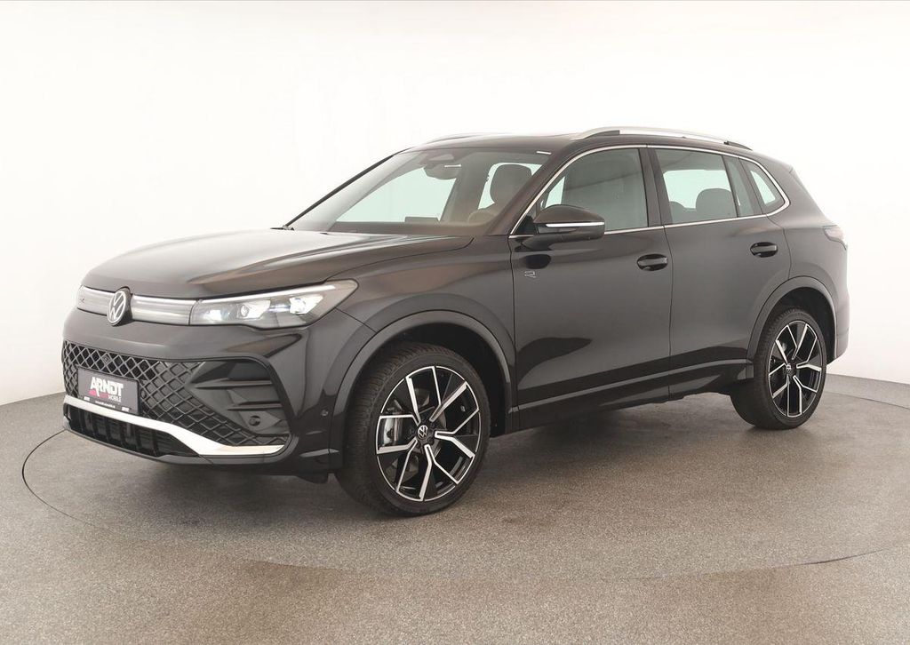 Volkswagen Tiguan 2024 г. Чёрный, пробег 40300 км